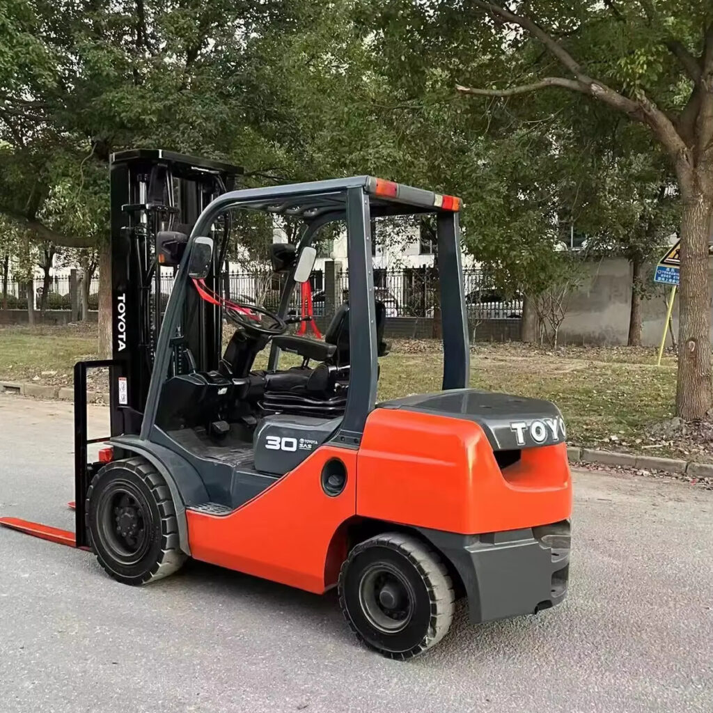 For Original Japan Used Diesel Forklift 3T 2.5T 4WD 3m Lifting Height Manual Operation 6 Month Warranty Good Condition Test