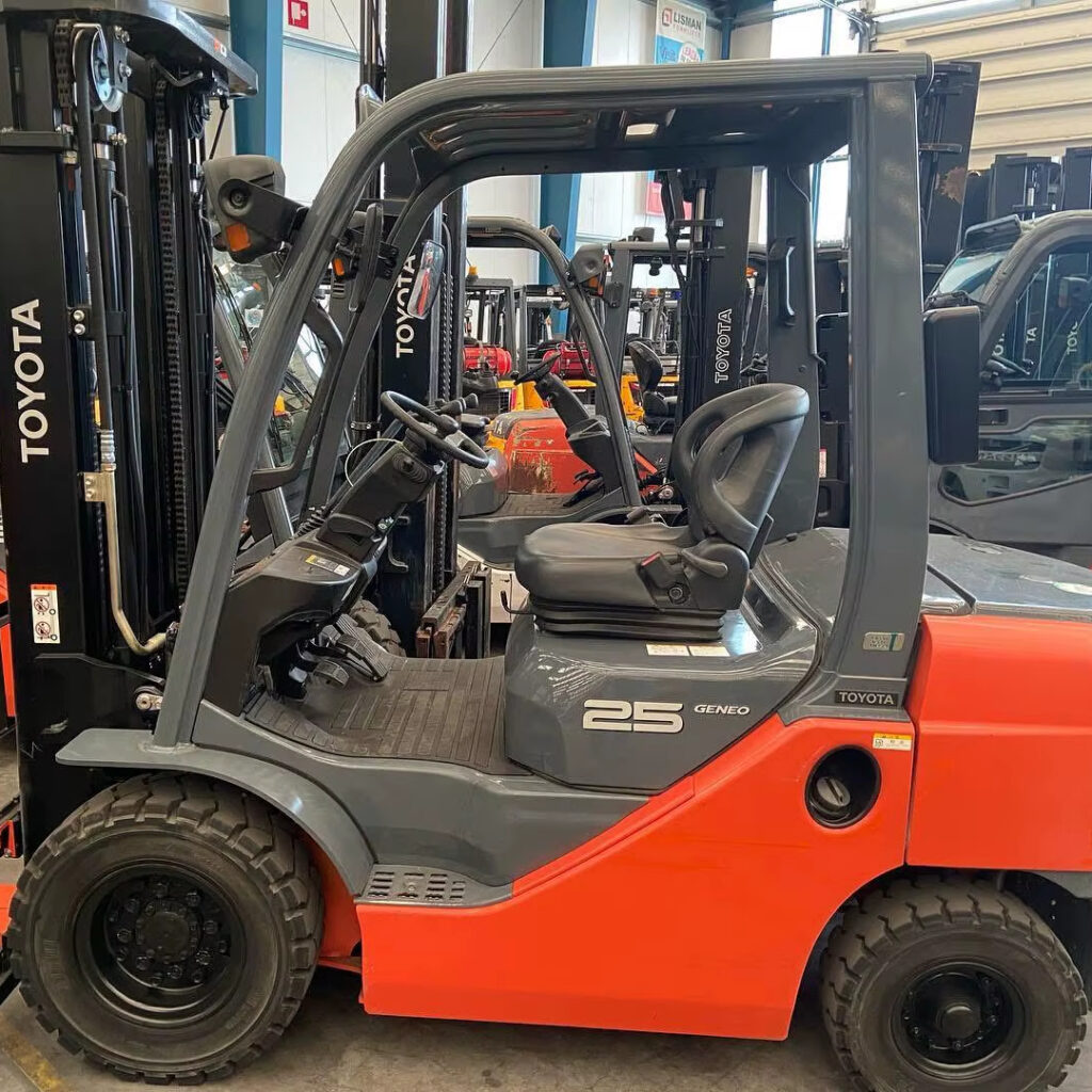 New Good Working Condition 4X4 AWD Forklift Offroad Capability Solid Tires Lithium-Ion Battery Heavy Duty Construction