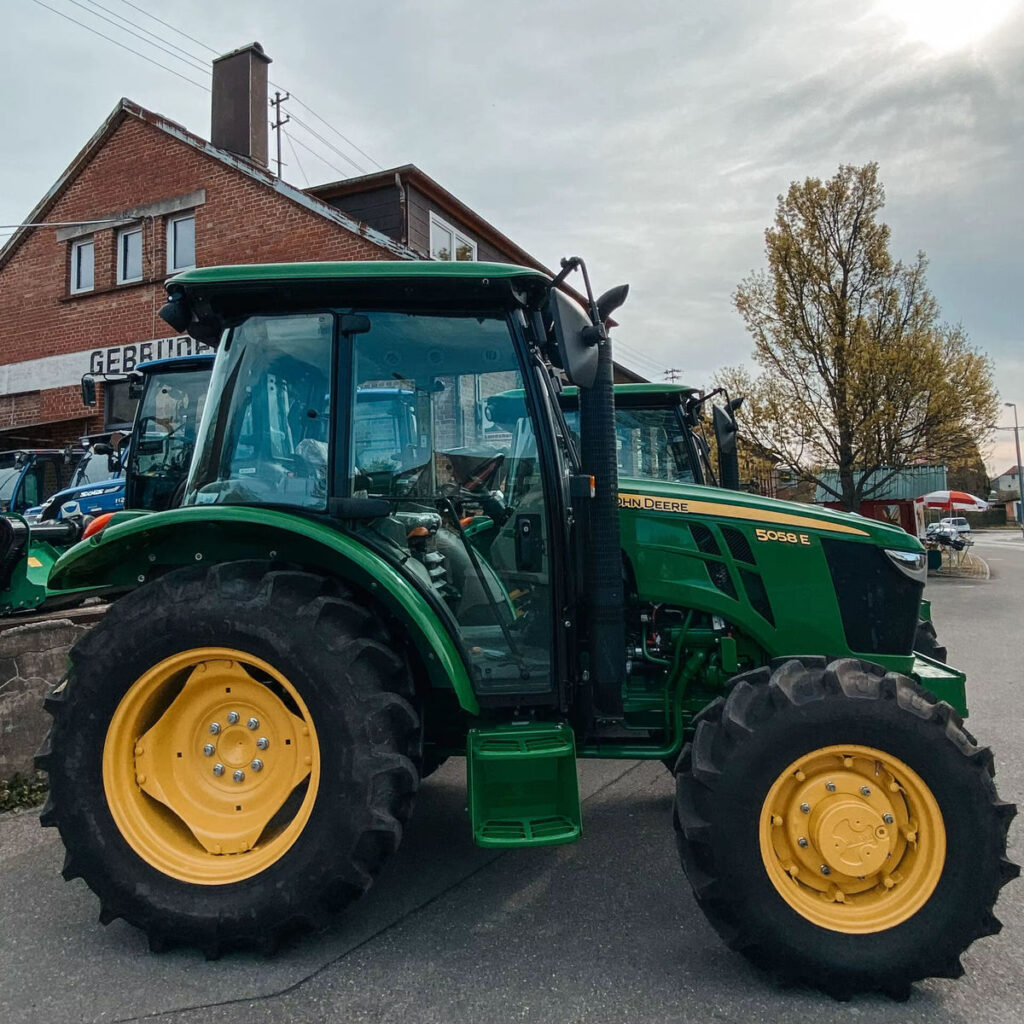High Quality Wholesale John DeerE 5058E 58HP Agricultural Farm Tractor 2WD/4WD Diesel Engine Power Steering Heavy Duty Field Use