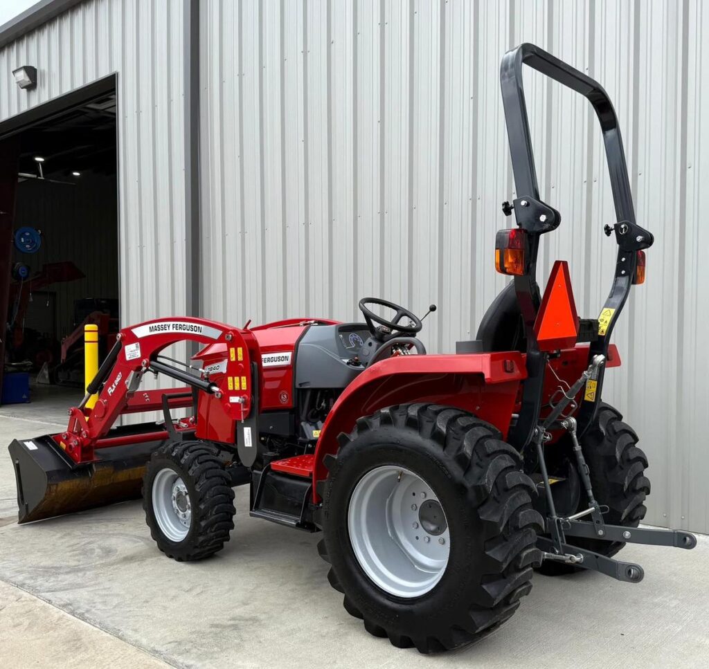 Massey Ferguson 1840 4WD Diesel Farm Tractor with Front End Loader / Red 40 HP Multifunctional 4 Wheel Tractor