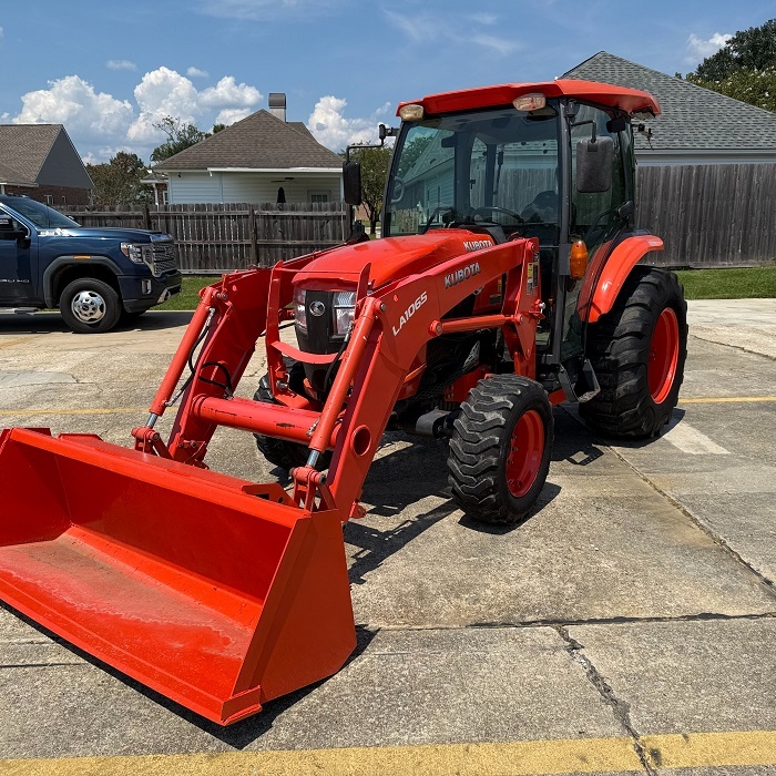 Heavy Duty Kubota L6060 Tractor Designed For Maximum Productivity Strong Operation And Long Service Life In Farming Applications