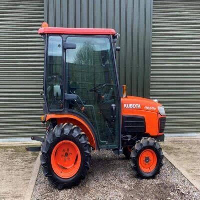 Used Kubotas L4600 4WD Wheel Tractor 60HP Enclosed Cab Red Farm Agricultural Tractor Gear Drive High Productivity For Sale