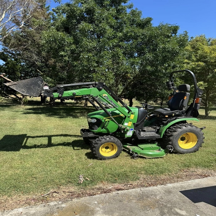 Buy Used John Deere 2025R Tractor For Sale With Quick Attach Loader & Bucket Available Cheap Price - Image 2