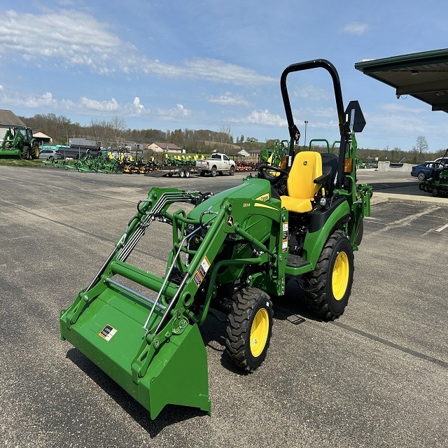 John Deere 2025R 4WD Garden Tractor 25HP for Engine High Productivity - Image 2