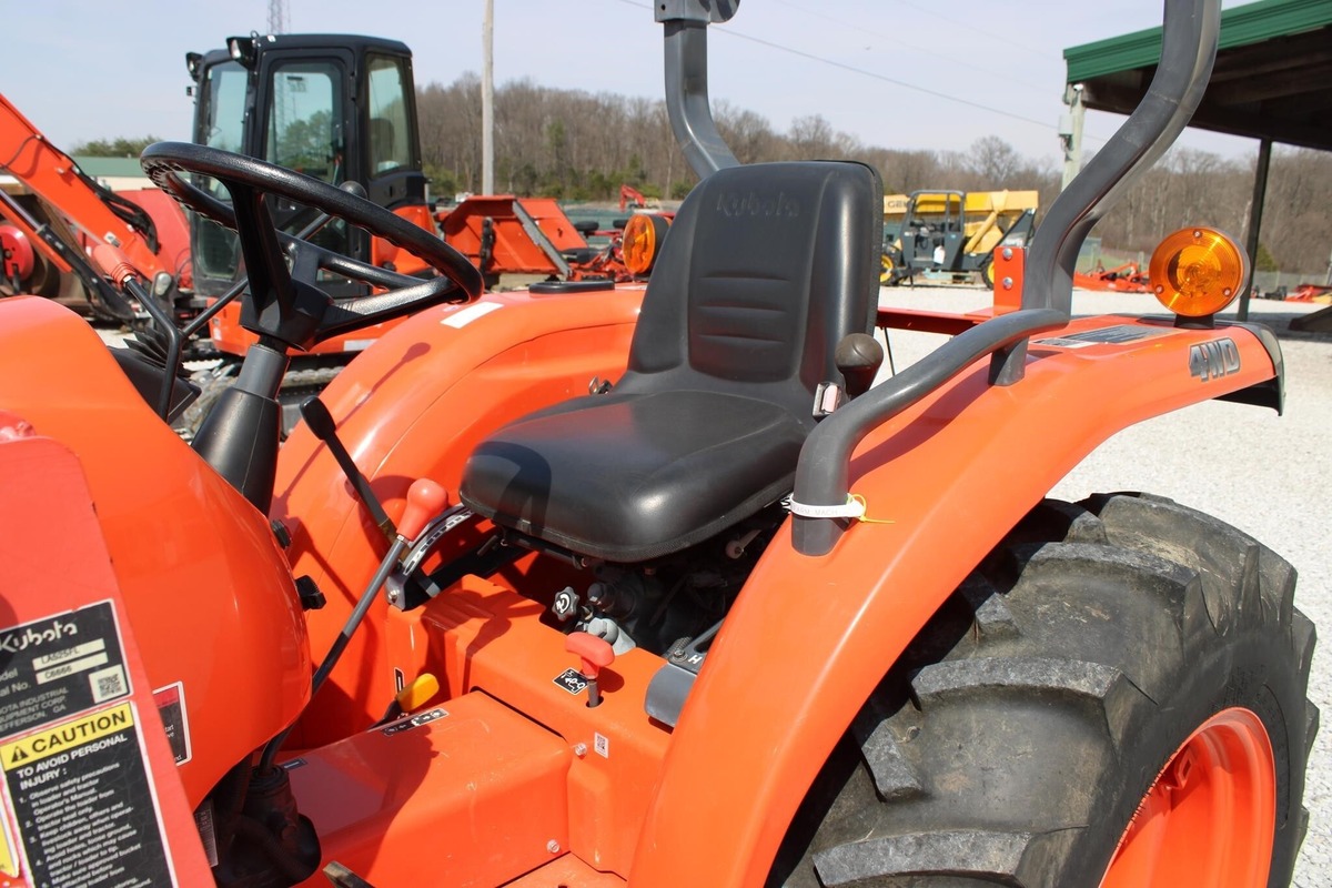 Used KUBOTA L2501 Less than 40 HP Agriculture Tractors Ready For Sale - Image 4