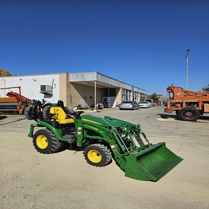 Buy Used John Deere 2025R Tractor For Sale With Quick Attach Loader & Bucket Available Cheap Price - Image 4