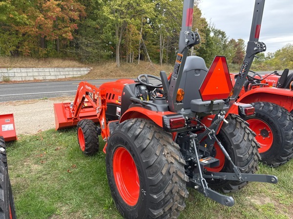Kubota LX3520 35HP Compact Tractor 4WD Hydrostatic Diesel Agricultural Farm Tractor Ready For Sale - Image 3