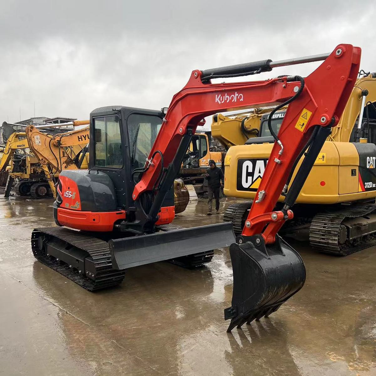 Wholesale cheap supplier of Used Kubot U55-5 Excavator 5.5 Ton Mini Digger Construction Machinery at Lower Price for Hot Sale - Image 4