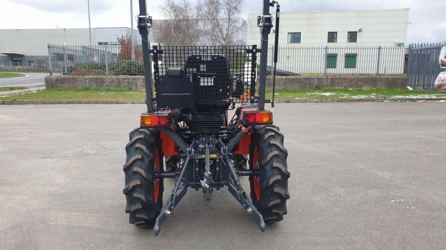Kubota B1181 Compact Tractor - Image 2