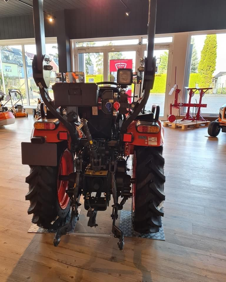 New 4WD EK1261 Kubota Tractor Farming Agriculture New Fast Delivery Trusted Loader Gear Pump Engine Bearing For Sale - Image 4