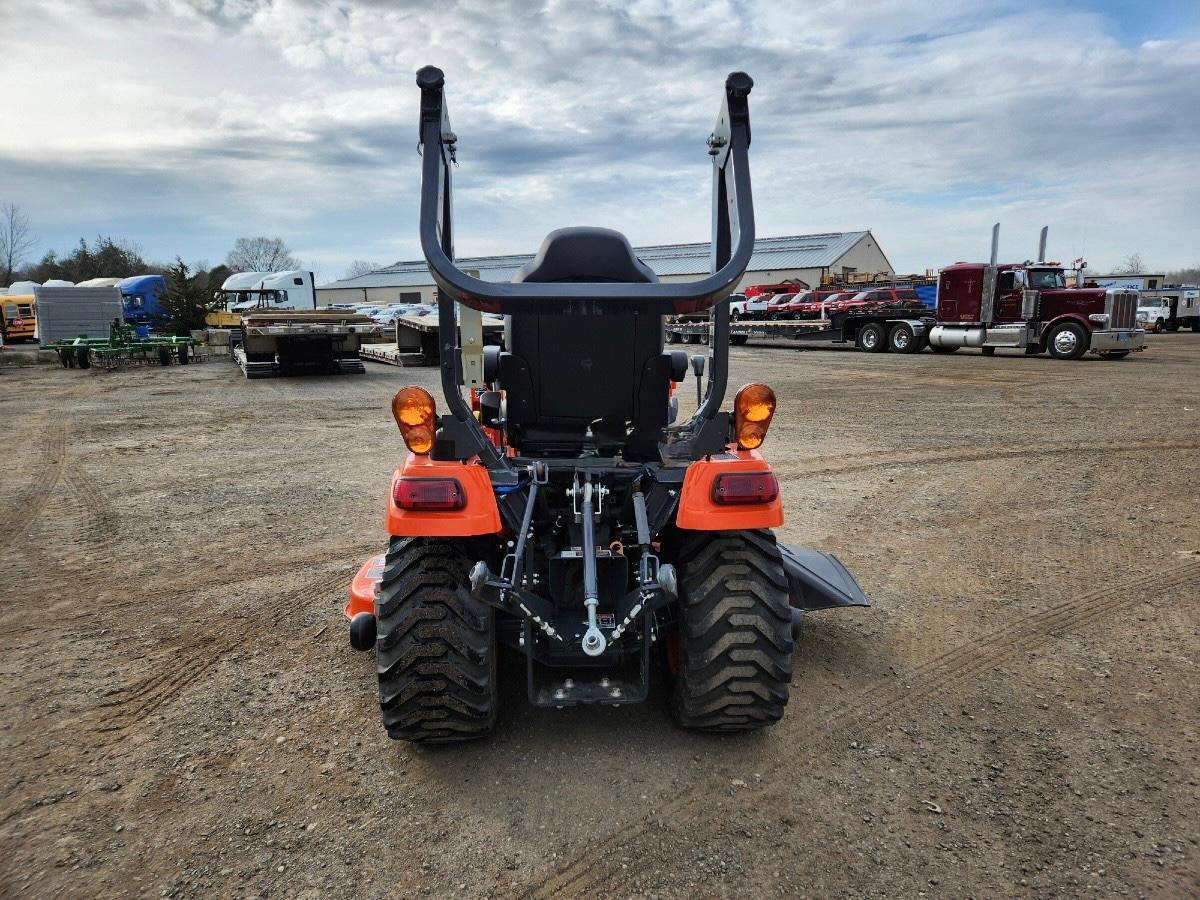 Kubota Farm Tractor With Front Loader Red 4Wd Wheel Tractor Multifunctional Engine Core - Image 2