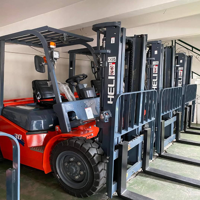 Used Purchase Forklift 1200kg Capacity AC Motor Hydraulic Forklift Truck for Sale - Image 2