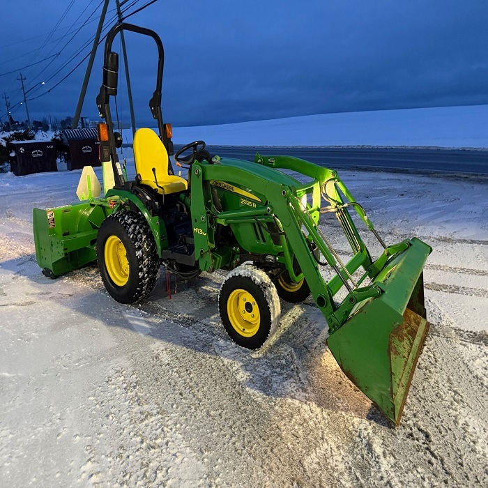 Buy Used John Deere 2025R Tractor For Sale With Quick Attach Loader & Bucket Available Cheap Price - Image 5