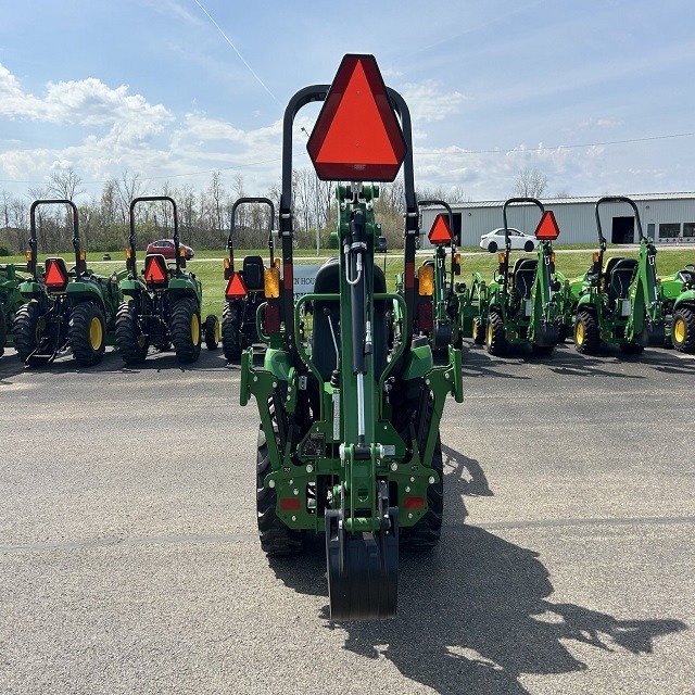 John Deere 2025R 4WD Garden Tractor 25HP for Engine High Productivity - Image 5