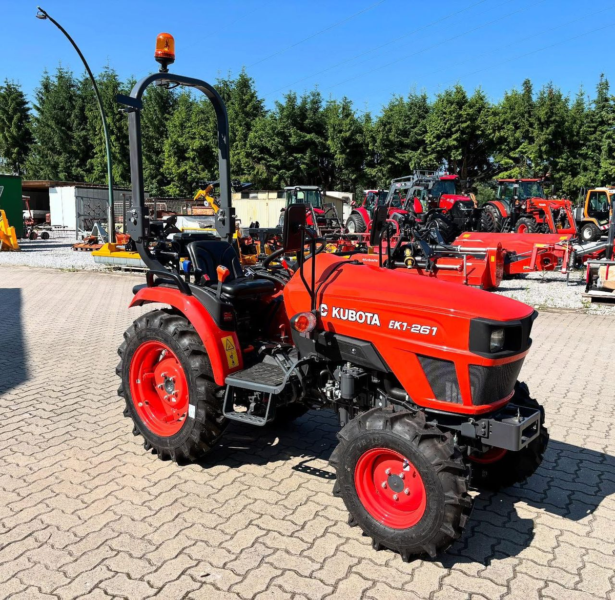 New 4WD EK1261 Kubota Tractor Farming Agriculture New Fast Delivery Trusted Loader Gear Pump Engine Bearing For Sale - Image 2